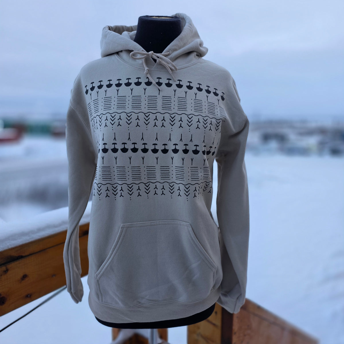 Ivory Tunnniit hoodie – Inuuvunga Designs