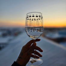 Load image into Gallery viewer, Tunnit wine glass